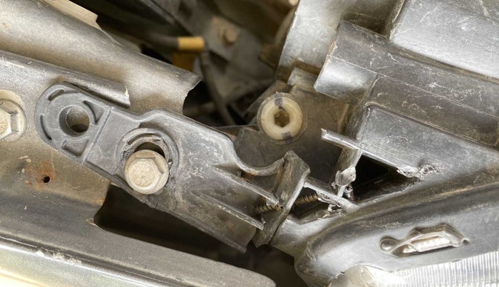 2018 Maruti Vitara Brezza VDI (O), Diesel, Manual, 90,678 km, Right headlight - Clamp has minor damage