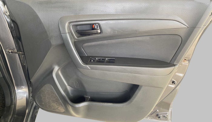 2018 Maruti Vitara Brezza VDI (O), Diesel, Manual, 90,678 km, Driver Side Door Panels Control