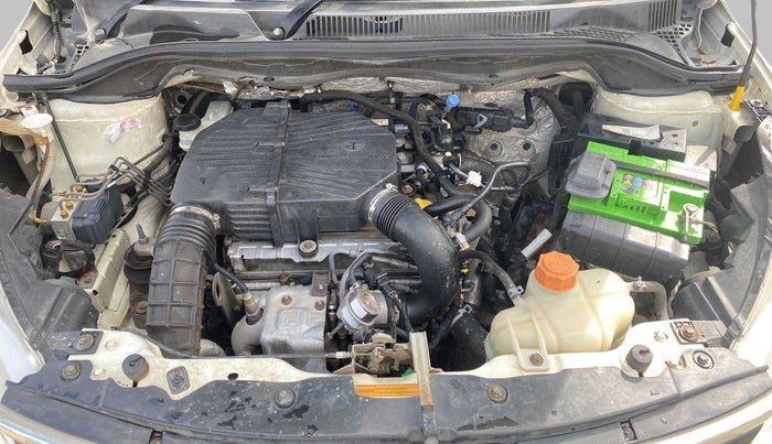 2017 Tata Zest XT PETROL, Petrol, Manual, 1,21,576 km, Open Bonet