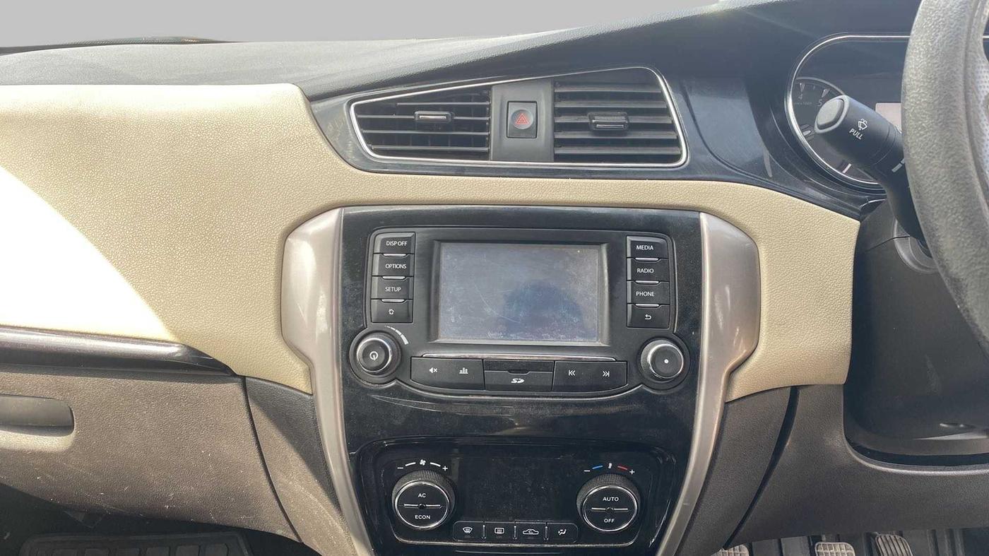 2017 Tata Zest XT PETROL, Petrol, Manual, 1,21,576 km, Air Conditioner