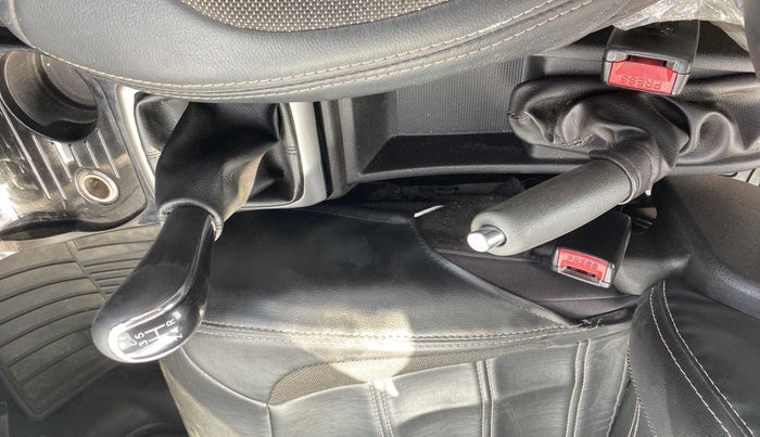 2017 Tata Zest XT PETROL, Petrol, Manual, 1,21,576 km, Gear Lever