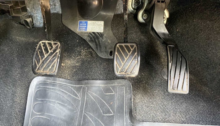 2017 Maruti Swift VXI O, Petrol, Manual, 75,594 km, Pedals