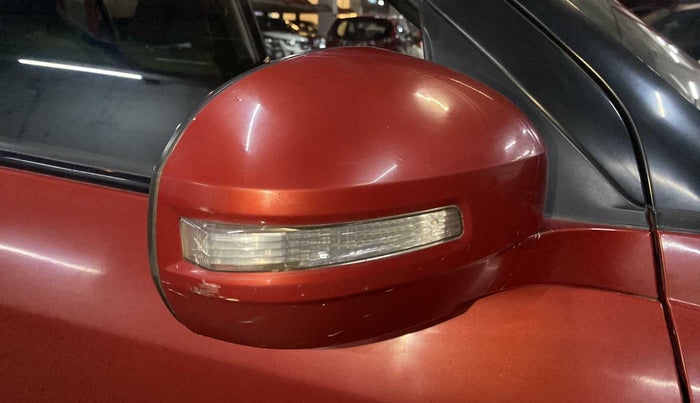 2011 Maruti Swift ZDI, Diesel, Manual, 1,18,252 km, Right rear-view mirror - Minor scratches