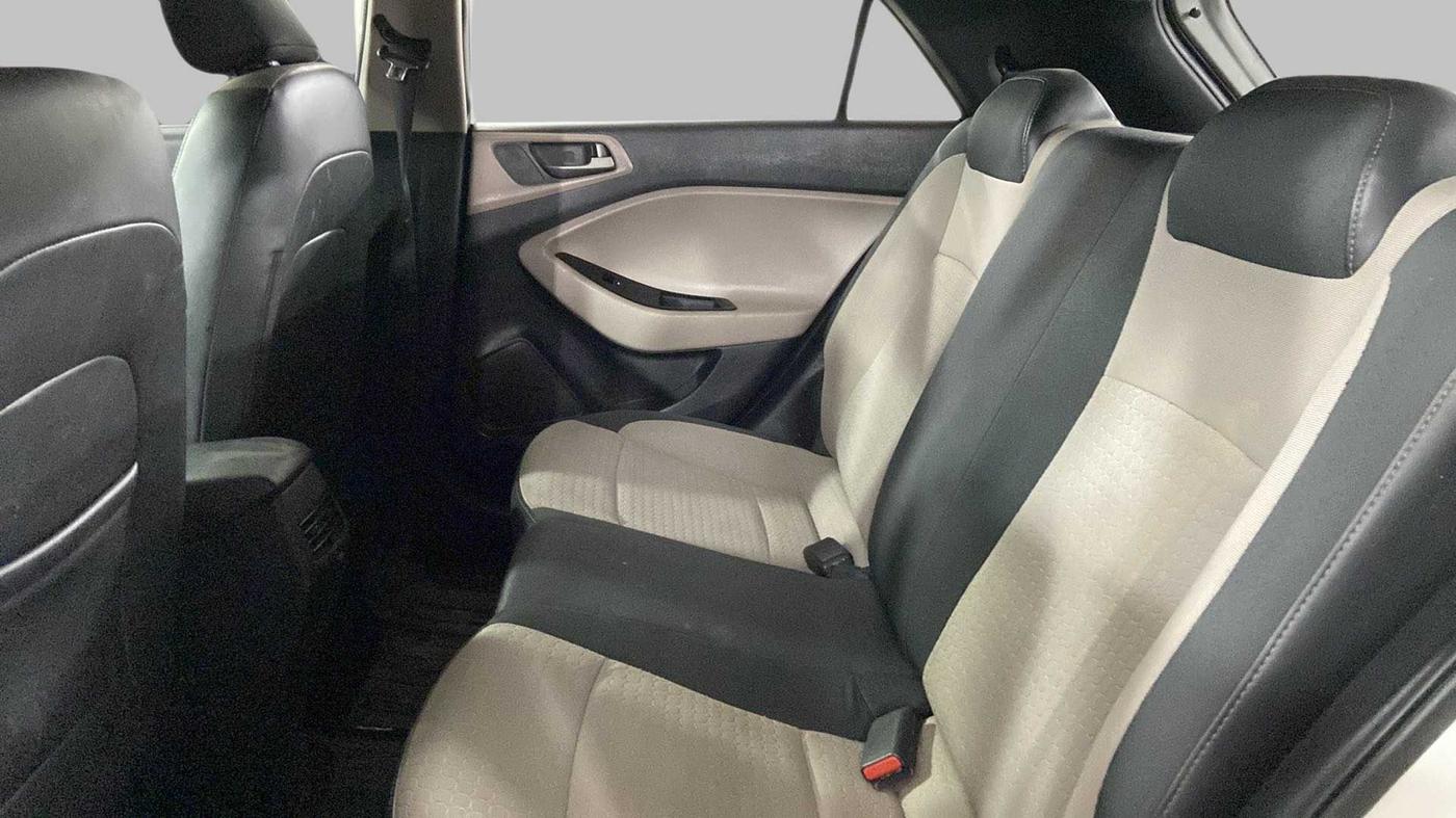 2017 Hyundai Elite i20 MAGNA EXECUTIVE 1.2, Petrol, Manual, 48,063 km, Right Side Rear Door Cabin