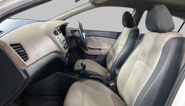 2017 Hyundai Elite i20 MAGNA EXECUTIVE 1.2, Petrol, Manual, 48,063 km, Right Side Front Door Cabin