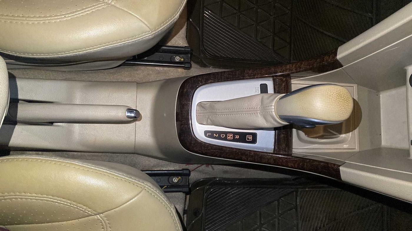 2016 Maruti Ertiga VXI AT, Petrol, Automatic, 60,079 km, Gear Lever