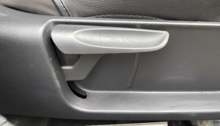 2019 Volkswagen Polo TRENDLINE 1.0L, Petrol, Manual, 57,617 km, Driver Side Adjustment Panel
