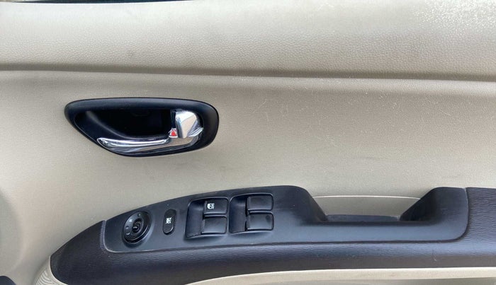 2012 Hyundai i10 MAGNA 1.2, Petrol, Manual, 35,233 km, Driver Side Door Panels Control