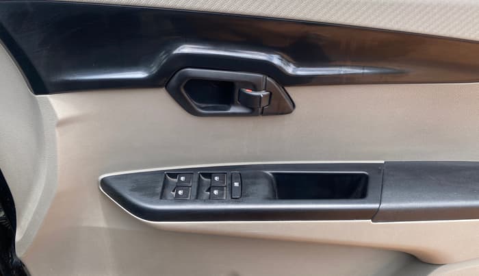 2016 Mahindra Kuv100 K4 PLUS 6 STR, Petrol, Manual, 65,758 km, Driver Side Door Panels Control
