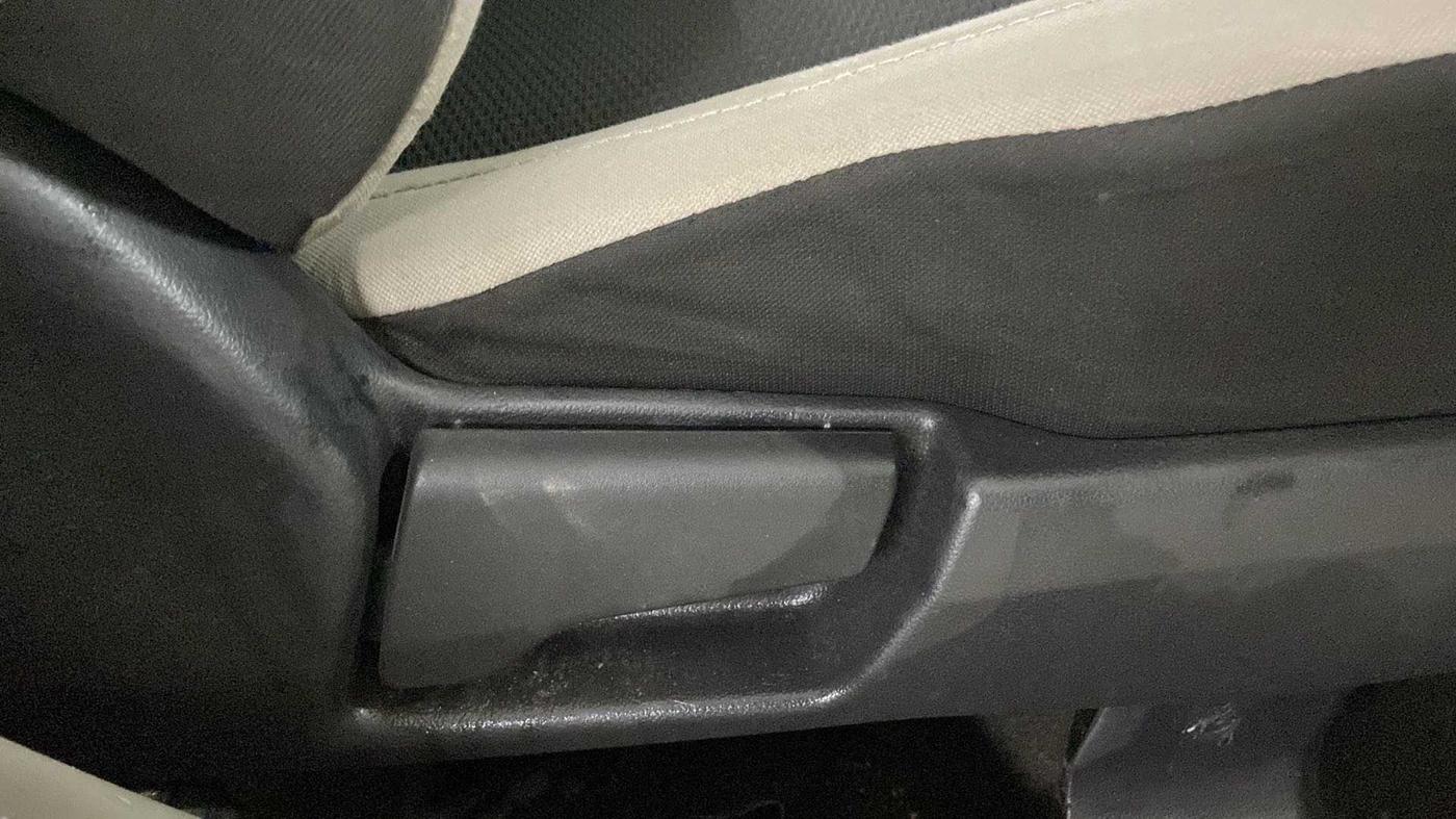 2019 Renault TRIBER RXT, Petrol, Manual, 24,048 km, Driver Side Adjustment Panel