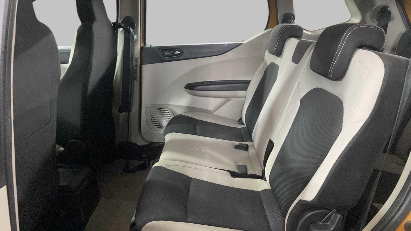 2019 Renault TRIBER RXT, Petrol, Manual, 24,048 km, Right Side Rear Door Cabin