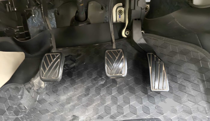 2018 Maruti Ciaz DELTA 1.5 SHVS MT PETROL, Petrol, Manual, 50,574 km, Pedals