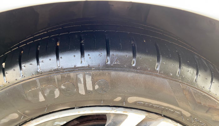 2020 Hyundai NEW I20 ASTA (O) 1.0 TURBO GDI DCT, Petrol, Automatic, 68,482 km, Right Front Tyre Tread