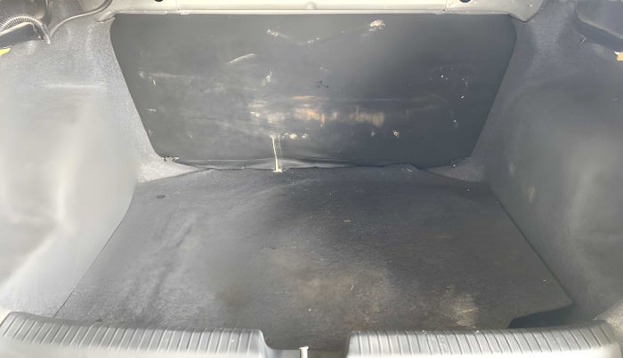 2016 Volkswagen Ameo COMFORTLINE 1.2L, Petrol, Manual, 72,397 km, Boot Inside