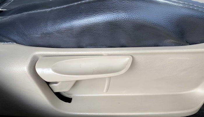 2016 Volkswagen Ameo COMFORTLINE 1.2L, Petrol, Manual, 72,397 km, Driver Side Adjustment Panel