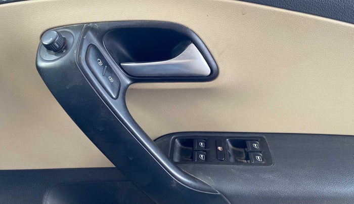 2016 Volkswagen Ameo COMFORTLINE 1.2L, Petrol, Manual, 72,397 km, Driver Side Door Panels Control