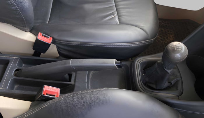 2016 Volkswagen Ameo COMFORTLINE 1.2L, Petrol, Manual, 72,397 km, Gear Lever