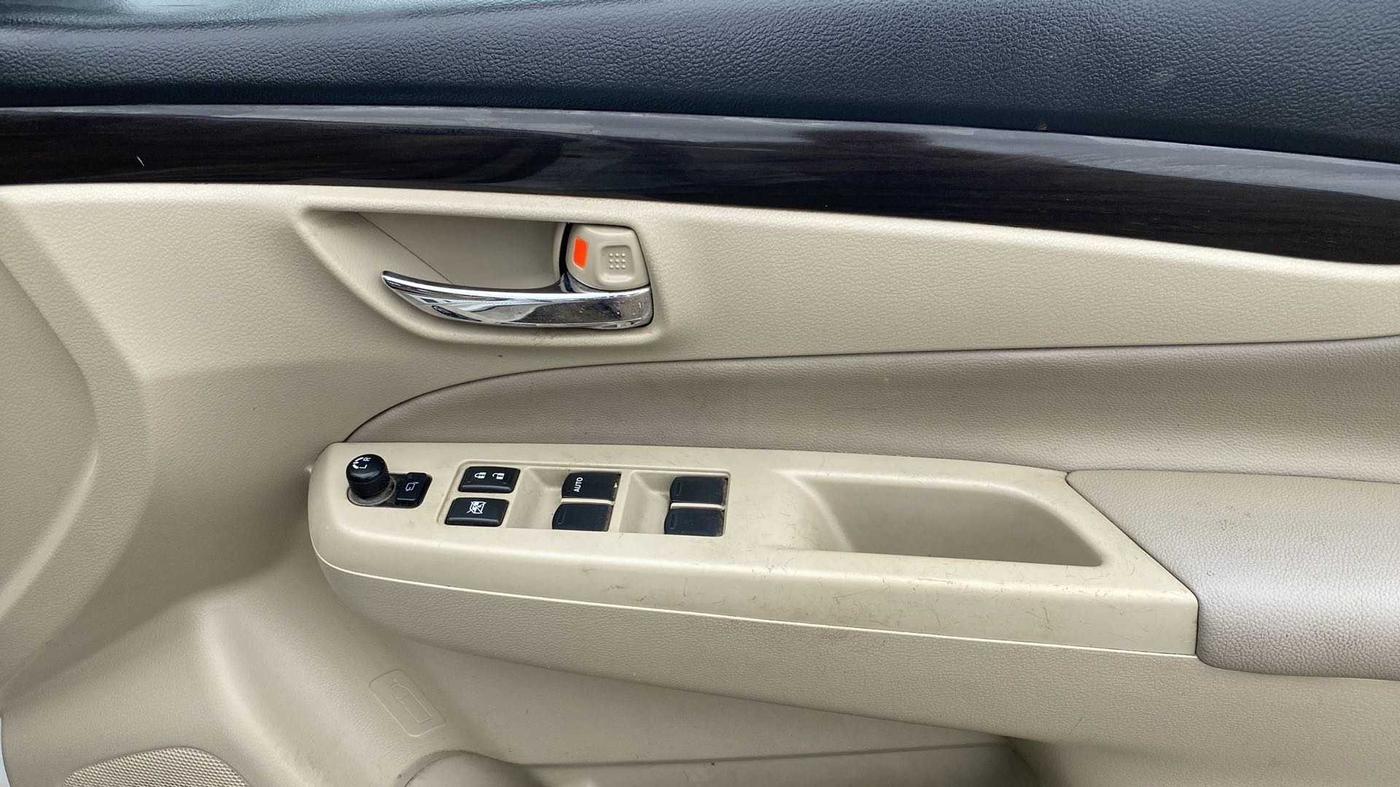 2017 Maruti Ciaz ZETA 1.4  MT PETROL, Petrol, Manual, 66,409 km, Driver Side Door Panels Control