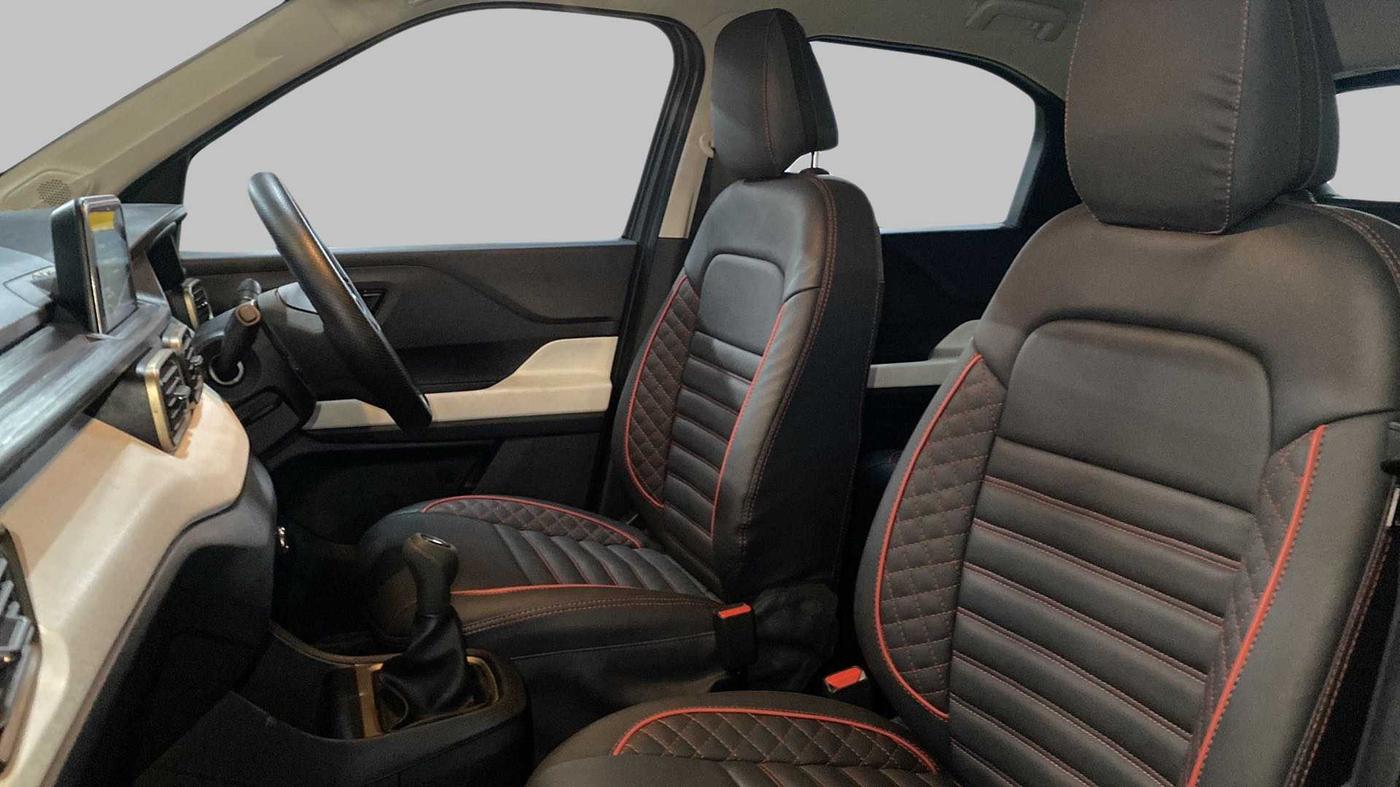 2022 Tata PUNCH ACCOMPLISHED MT, Petrol, Manual, 4,392 km, Right Side Front Door Cabin