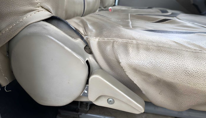 2014 Mahindra Bolero SLX BS IV, Diesel, Manual, 46,998 km, Driver Side Adjustment Panel