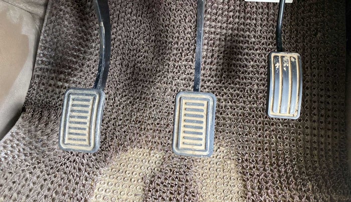 2014 Mahindra Bolero SLX BS IV, Diesel, Manual, 46,998 km, Pedals