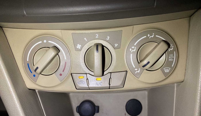 2014 Maruti Ertiga VDI, Diesel, Manual, 52,520 km, AC Unit - Directional switch has minor damage