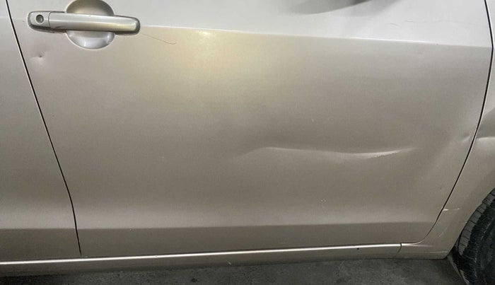 2014 Maruti Ertiga VDI, Diesel, Manual, 52,520 km, Driver-side door - Minor scratches