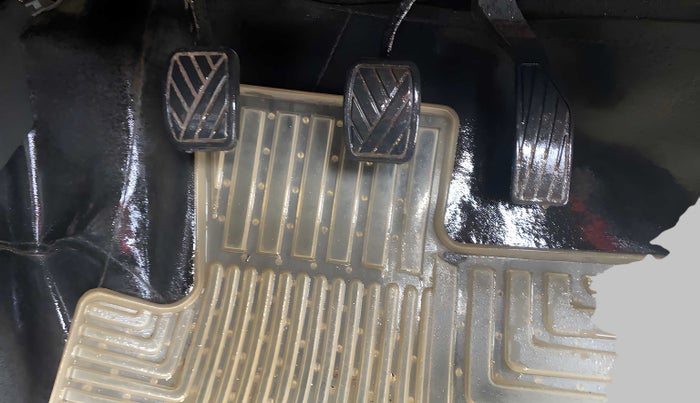 2016 Maruti Vitara Brezza LDI, Diesel, Manual, 68,943 km, Pedals