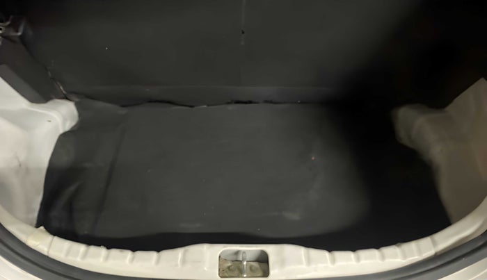 2017 Hyundai Eon ERA + SE, Petrol, Manual, 39,577 km, Boot Inside