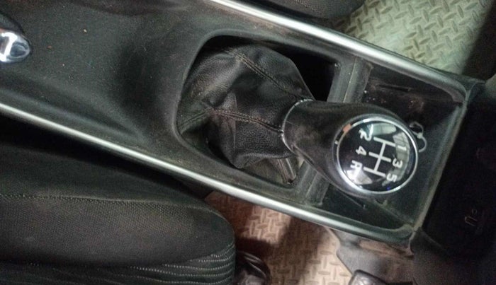 2018 Maruti Baleno ALPHA PETROL 1.2, CNG, Manual, 89,631 km, Gear lever - Boot cover slightly torn