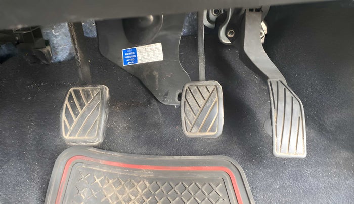 2016 Maruti Swift VXI O, Petrol, Manual, 65,033 km, Pedals