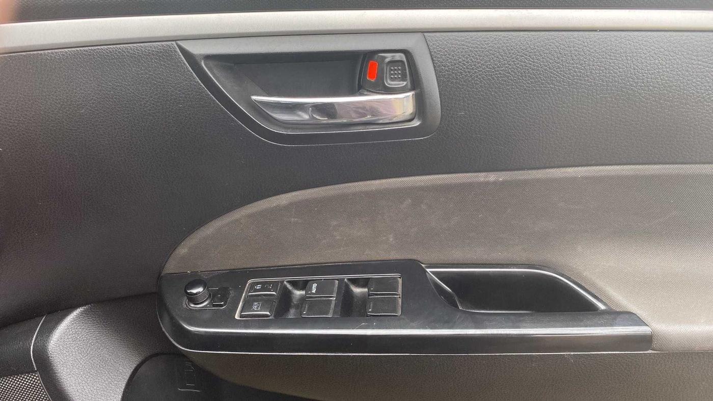 2016 Maruti Swift VXI O, Petrol, Manual, 65,033 km, Driver Side Door Panels Control