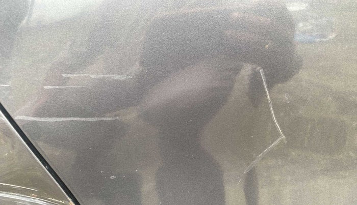 2016 Maruti Swift VXI O, Petrol, Manual, 65,033 km, Right rear door - Minor scratches
