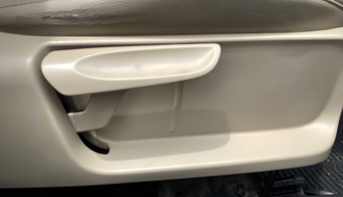 2015 Volkswagen Polo HIGHLINE1.2L, Petrol, Manual, 1,04,086 km, Driver Side Adjustment Panel