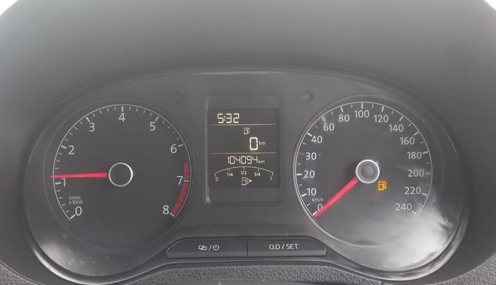 2015 Volkswagen Polo HIGHLINE1.2L, Petrol, Manual, 1,04,086 km, Odometer Image