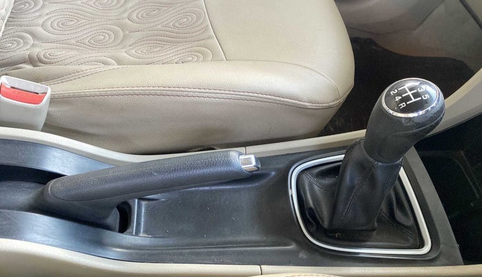 2016 Maruti Ciaz ZXI, Petrol, Manual, 50,709 km, Gear Lever