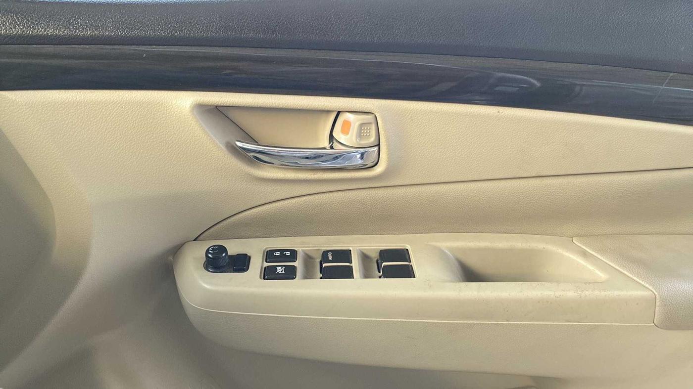 2016 Maruti Ciaz ZXI, Petrol, Manual, 50,709 km, Driver Side Door Panels Control
