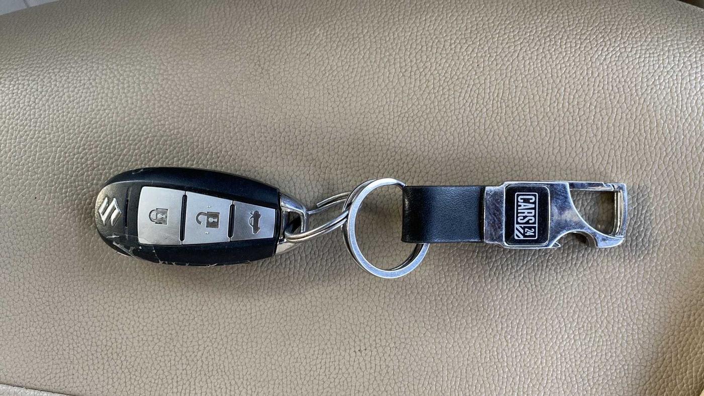 2016 Maruti Ciaz ZXI, Petrol, Manual, 50,709 km, Key Close Up