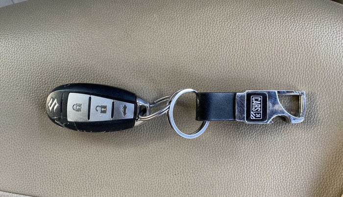 2016 Maruti Ciaz ZXI, Petrol, Manual, 50,709 km, Key Close Up