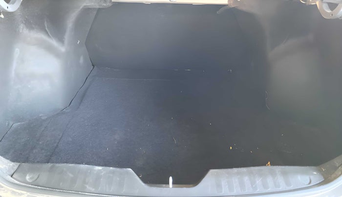 2016 Maruti Ciaz ZXI, Petrol, Manual, 50,709 km, Boot Inside