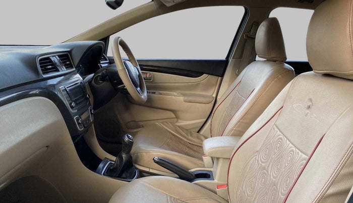 2016 Maruti Ciaz ZXI, Petrol, Manual, 50,709 km, Right Side Front Door Cabin