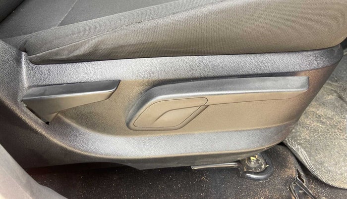 2018 Mahindra KUV 100 NXT K4+ P 6 STR, Petrol, Manual, 27,162 km, Driver Side Adjustment Panel