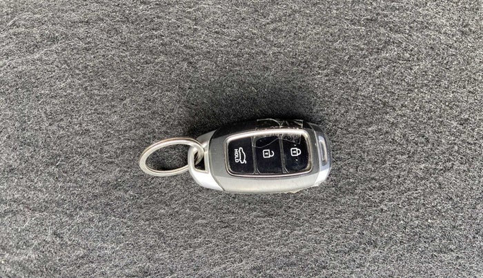 2019 Hyundai Verna 1.6 VTVT SX + AT, Petrol, Automatic, 52,144 km, Key Close Up