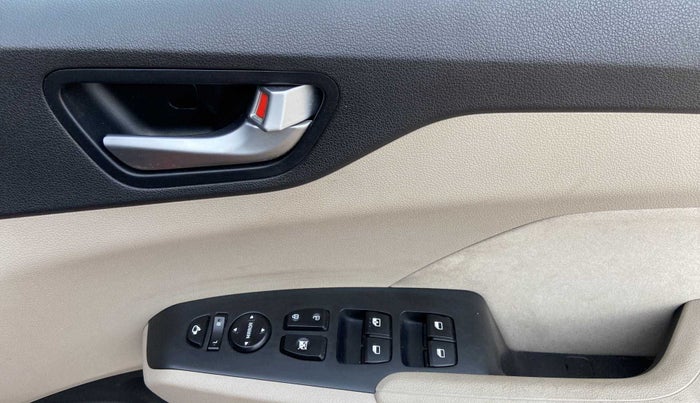 2019 Hyundai Verna 1.6 VTVT SX + AT, Petrol, Automatic, 52,144 km, Driver Side Door Panels Control