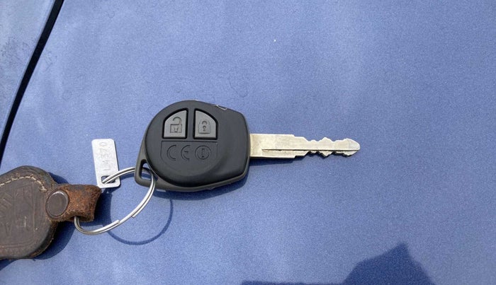 2017 Maruti Dzire VXI AMT, Petrol, Automatic, 33,324 km, Key Close Up
