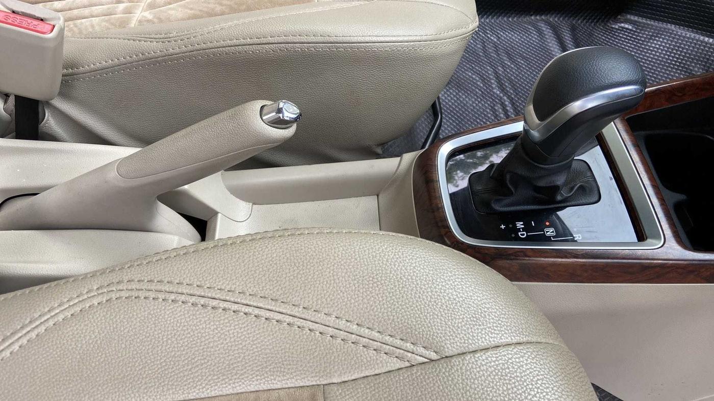 2017 Maruti Dzire VXI AMT, Petrol, Automatic, 33,324 km, Gear Lever