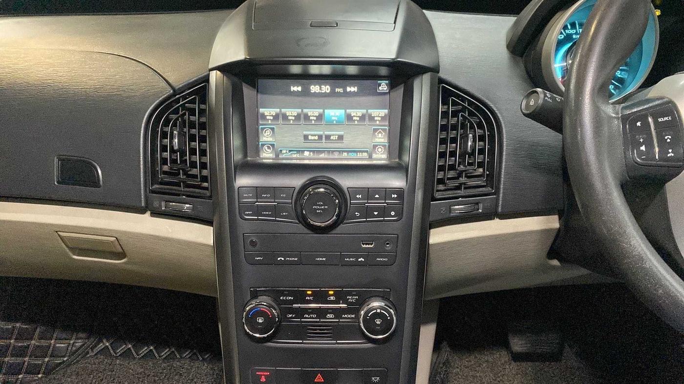 2017 Mahindra XUV500 W6 AT, Diesel, Automatic, 1,08,691 km, Air Conditioner