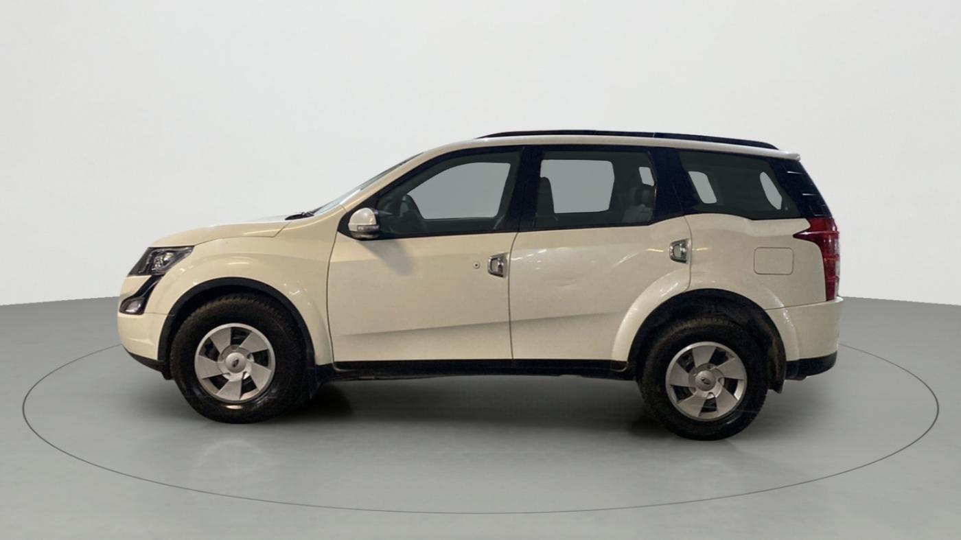 2017 Mahindra XUV500 W6 AT, Diesel, Automatic, 1,08,691 km, Left Side