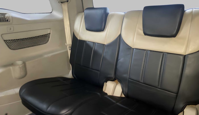 2017 Mahindra XUV500 W6 AT, Diesel, Automatic, 1,08,691 km, Third Seat Row ( optional )