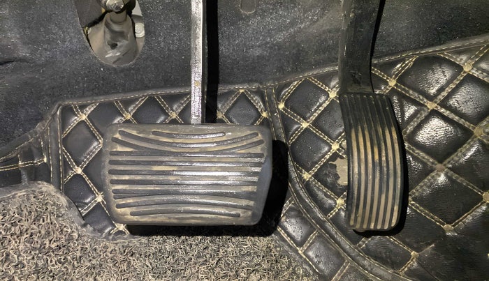 2017 Mahindra XUV500 W6 AT, Diesel, Automatic, 1,08,691 km, Pedals